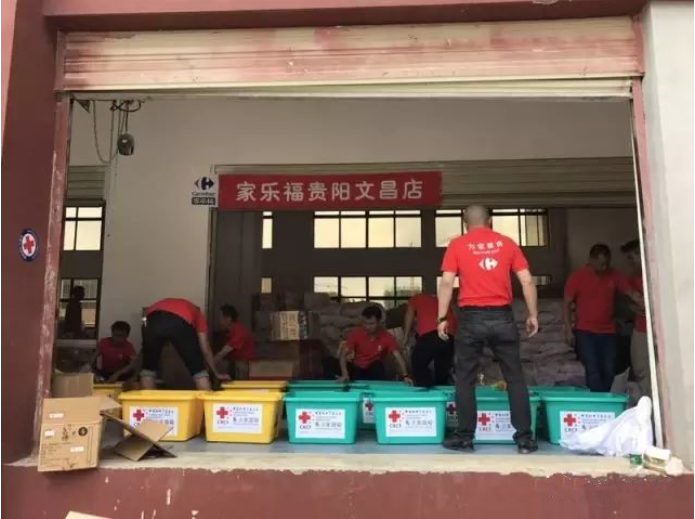 贵阳家乐福志愿者团队有序开展服务工作2_副本.png