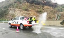 贵州寒潮来袭 贵阳最低气温-2℃ 思剑高速撒盐防凝冻