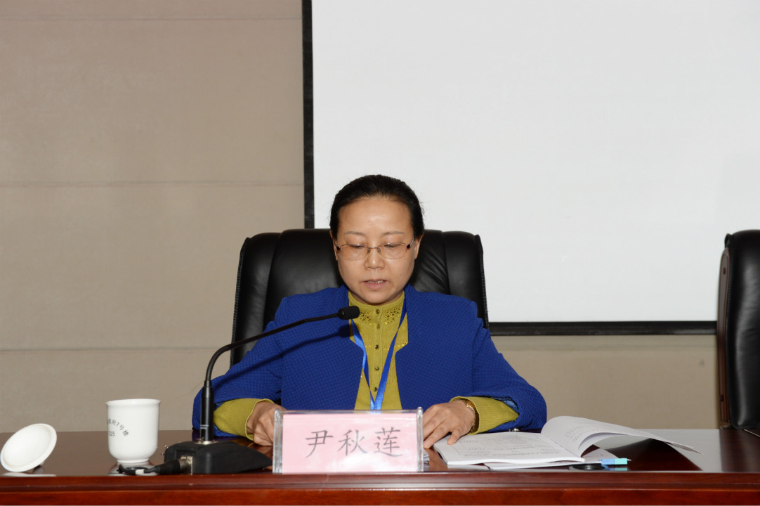 DSC_5143省红十字会党组书记、常务副会长尹秋莲作贵州省红十字会2017年度工作报告 冯四方_meitu_1.jpg