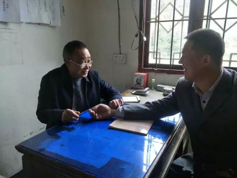 仁心医者守乡邻2_副本.jpg