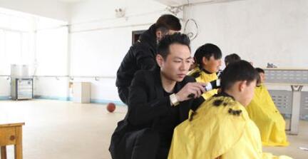 暖心理发师.jpg