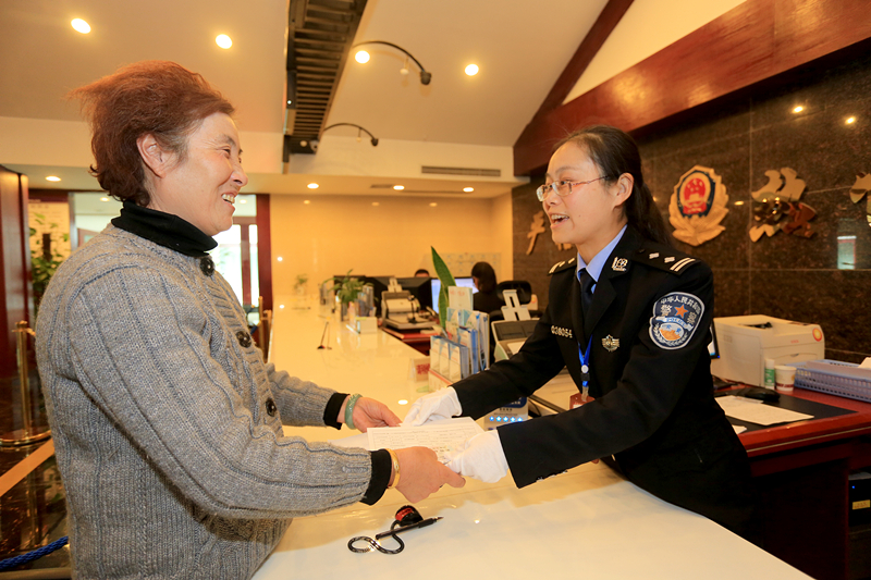 贵州省申请人办理出入境证件“只跑一次”3_副本.jpg