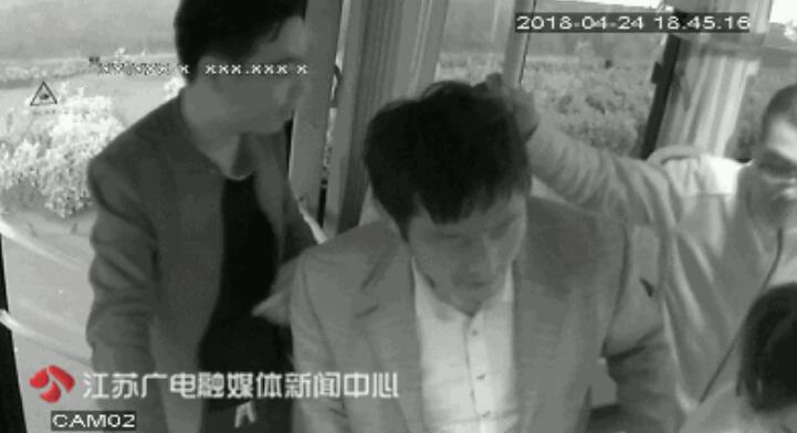 交司机猝死前努力拉手刹 2.jpg