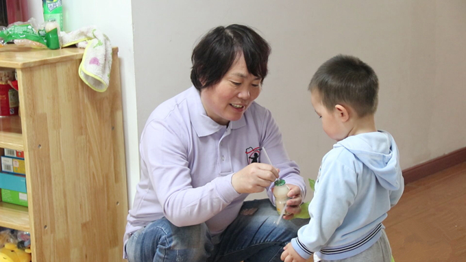 她是18个娃的“妈妈”1_副本.jpg
