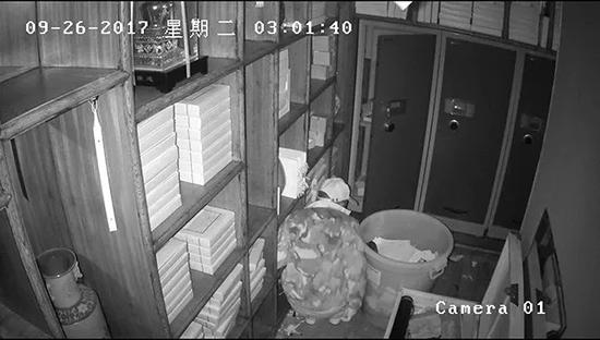富豪家中机关重重5.jpg