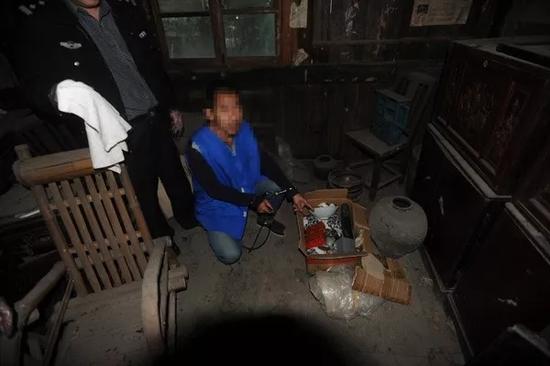 富豪家中机关重重9.jpg