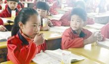 贵州贫困地区一村小提供早餐 学生增加一倍