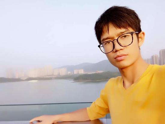 90后小伙1.jpg