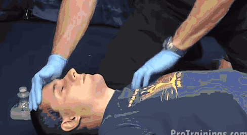 全世界都在关注心肺复苏2.gif