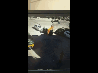 过路小伙2.gif