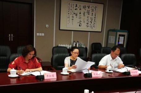省政协委员李红霞、党德先、郑世勇在会上发言.jpg