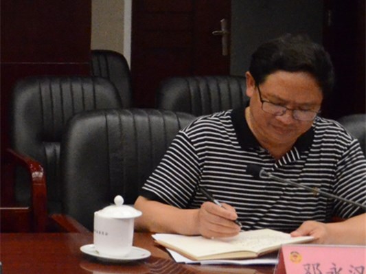 省政协提案委专职副主任邓永汉出席会议并讲话.jpg