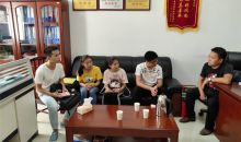 黔南：荔波县红十字会为贫困大学生发放爱心助学金