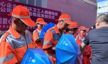 遵义市汇川区环卫工人：“帽檐宽大，晒不到太阳了！”
