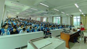 新生入学第一课　应急救护进校园