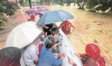 这些穿行浪尖的身影让群众安心 ——防汛救灾一线党员先锋扛起使命担当