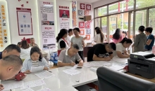 龙里县红十字会开展无偿献血及造血干细胞志愿捐献者招募活动