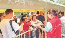 “小青爽”服务添温度暖人心 ——贵阳市避暑季志愿服务获游客点赞