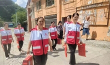 志愿服务送温暖 红十字关爱进社区