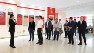 云南省红十字会党组书记、常务副会长彭耀民到云南工商学院调研学校红十字会工作
