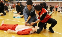湖南千余名大学生接受心肺复苏应急救护培训