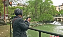 贵阳八旬“环保达人”护河三十多载