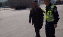 暖心！老人不慎走失 高速交警助其回家