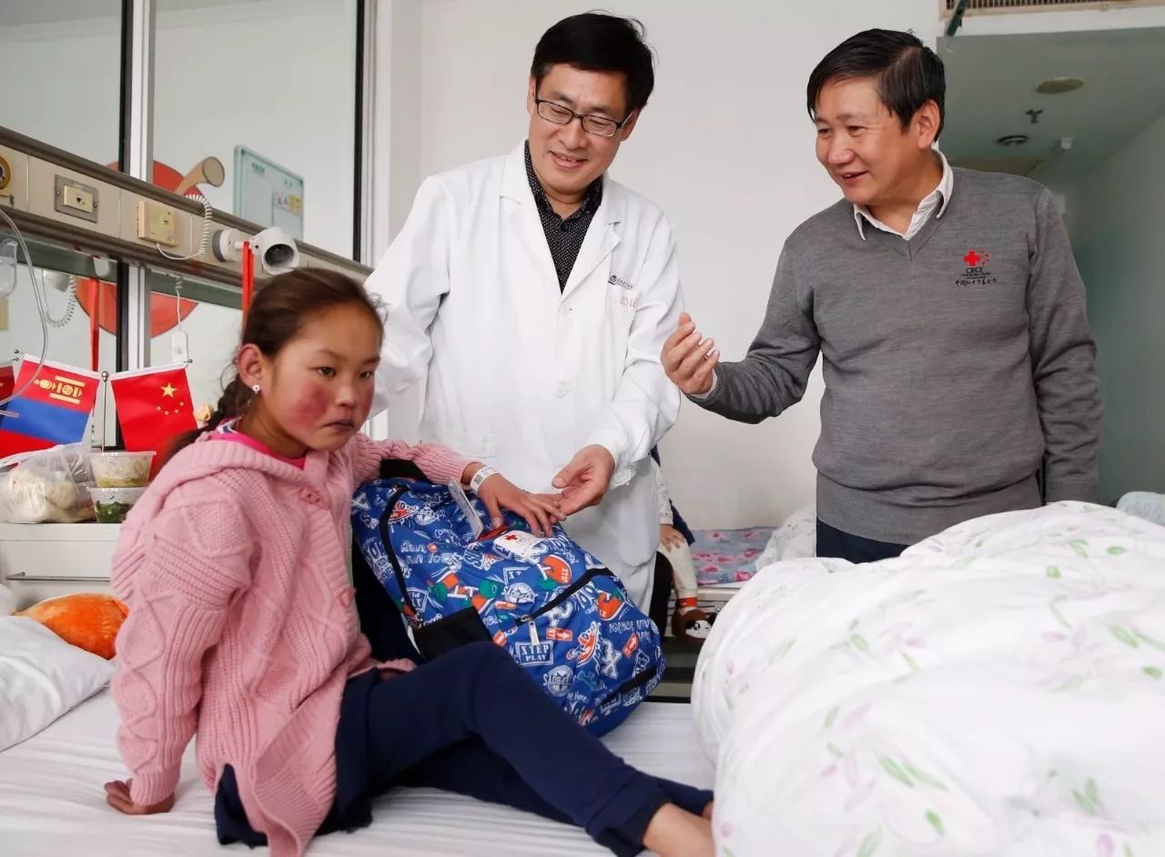 蒙古国红十字会秘书长抵京看望蒙古国先心病患儿