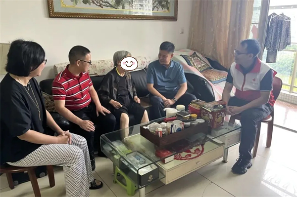 “八一”慰问送关怀，情暖退役军人心