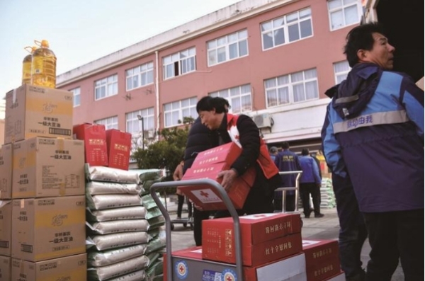 南通市红十字“博爱送万家”启动 为近2万户困难群众送上温暖