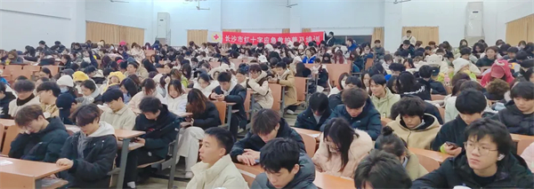 长沙市红十字会应急救护培训走进湖南大众传媒职业技术学院