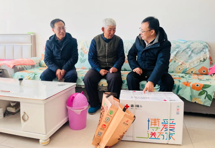 数九添寒意　慰问暖人心