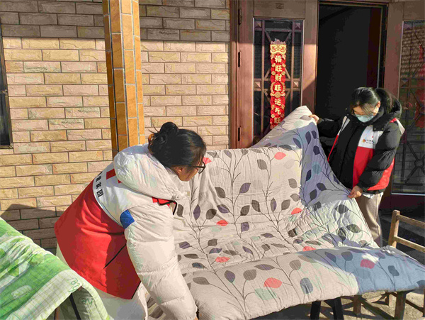 南通市新东街社区博爱家园开展关爱独居老人志愿服务活动