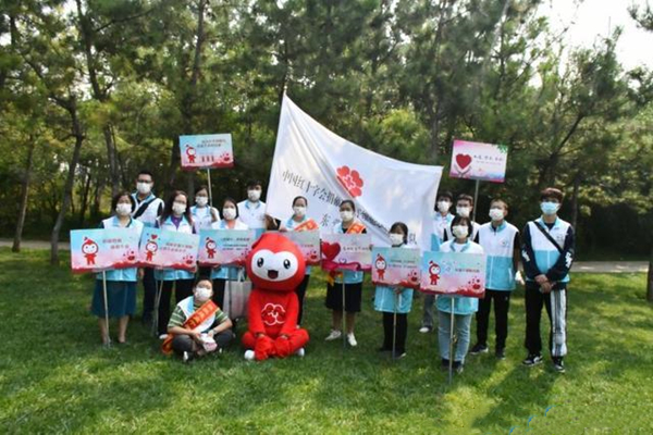 东营市红十字会开展第八个“世界骨髓捐献者日”主题宣传活动